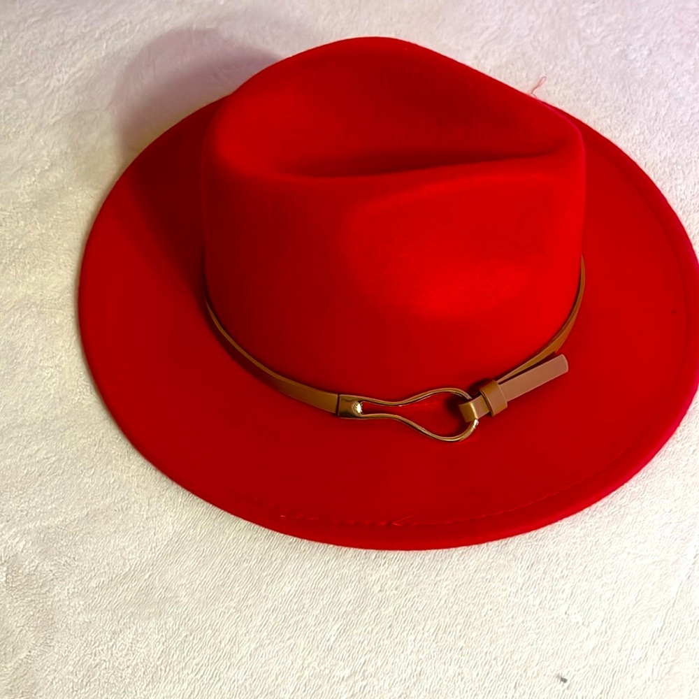 aRaED WOMAN HAT❤️